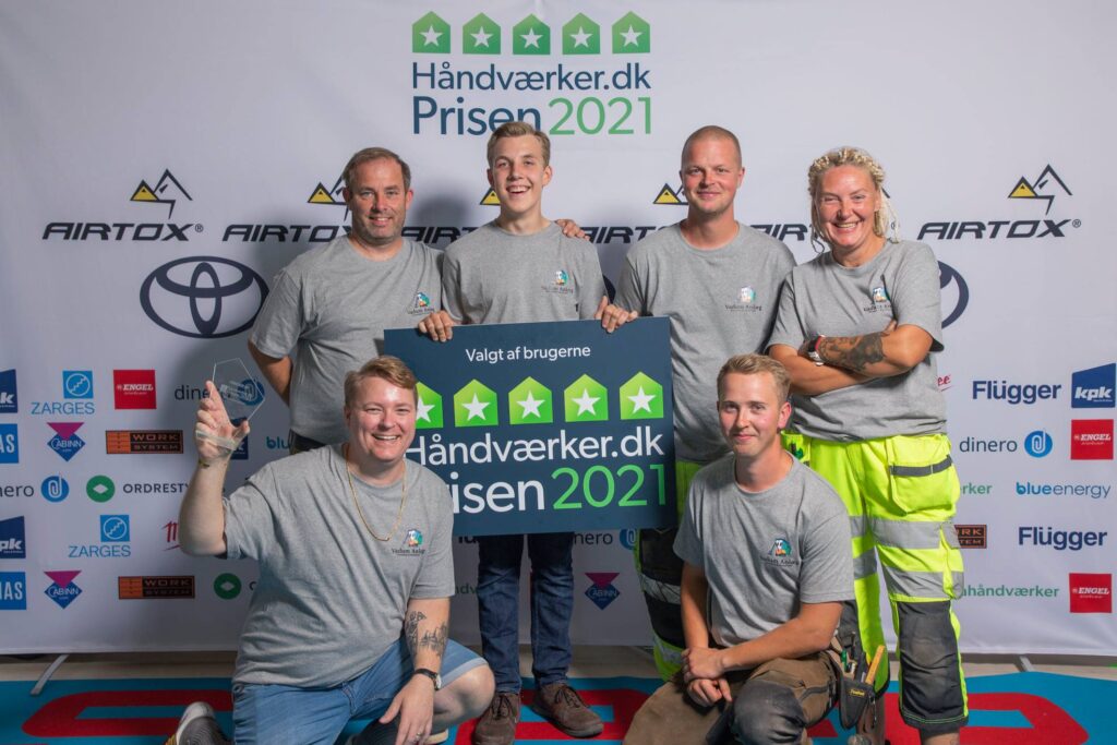 Hold fejrer Håndværker.dk Prisen 2021